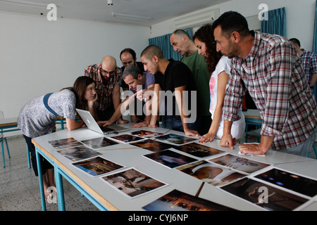 Eine gemeinsame palästinensischen israelische Begegnungen während Fotografie-Workshop in Beit Jala Westjordanland Israel Stockfoto