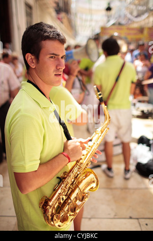 Musiker auf der Straße während der Feria de Malaga in Spanien. Stockfoto