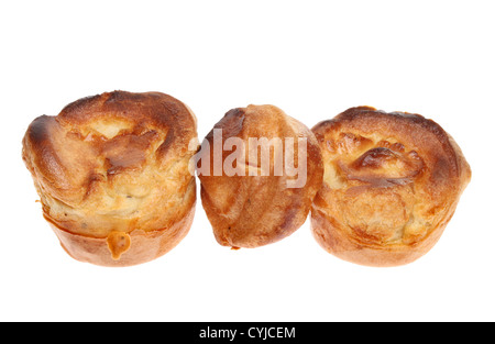 Drei Yorkshire Pudding isoliert gegen weiß Stockfoto