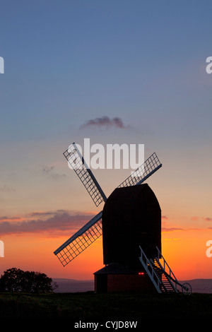 17. Jahrhundert alte Post-Mühle Windmühle am Brill in Buckinghshire, einer der nur noch wenige, die dreht sich um der beste Wind bekommen. Stockfoto