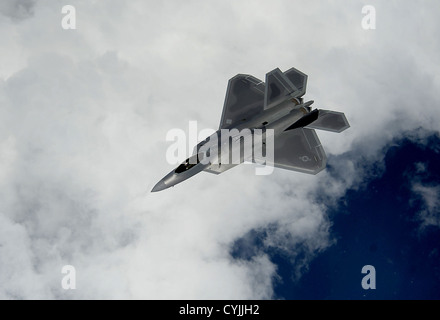 US Air Force f-22 Raptor führt 10. Juli 2012 über Andrews Air Force Base in Maryland. Stockfoto