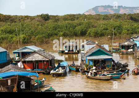 Typische Landschaft in der schwimmenden Dorf Chong Khneas der vietnamesischen Minderheit in der Nähe von Siem Reap, Kambodscha Stockfoto