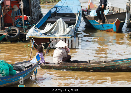 Typische Landschaft in der schwimmenden Dorf Chong Khneas der vietnamesischen Minderheit in der Nähe von Siem Reap, Kambodscha Stockfoto