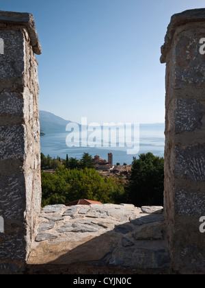 Ohrid-See und die Kirche von St. Clemens und Pantelejmon auf Plaosnik, gesehen von Zar Samuil Festung, Ohrid, Mazedonien Stockfoto