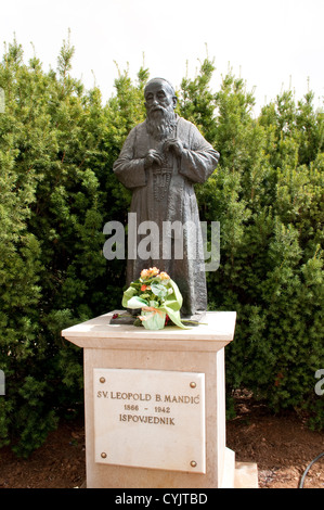 St. Leopold Mandic Skulptur, St James Church, Medjugorje, Bosnien und Herzegowina Stockfoto