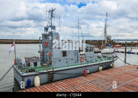 HMS Ladegerät (P292) im Hafen von Carrickfergus Stockfoto