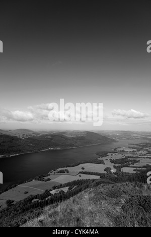 Schwarz / weiß Panorama Landschaft Bassenthwaite Seen Wasser Lake District National Park Cumbria England Stockfoto