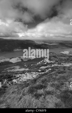 Schwarz / weiß Panorama Landschaft Bassenthwaite Seen Wasser Lake District National Park Cumbria England Stockfoto