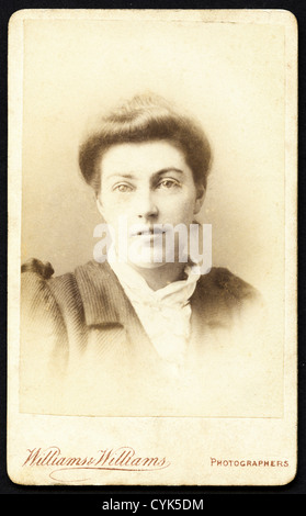 Viktorianische Frau Studioportrait ca. 1890 s von Fotografen Williams & Williams Stockfoto