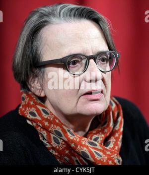 Der polnische Regisseur Agnieszka Holland spricht zu Medien während der Pressekonferenz am 6. November 2012 in Prag, Tschechische Republik, wo sie neue Film In Darkness eingeführt. (CTK Foto/Michal Dolezal) Stockfoto