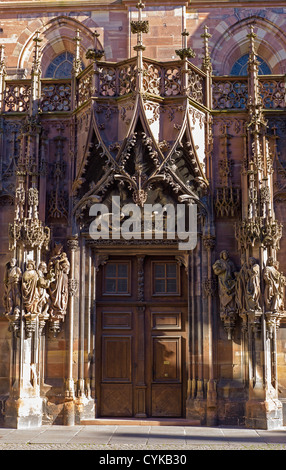 Straßburg, gotische Kathedrale Notre-Dame aus dem 14. Jahrhundert, St Laurent Portal, Elsass, Frankreich, Europa, Stockfoto