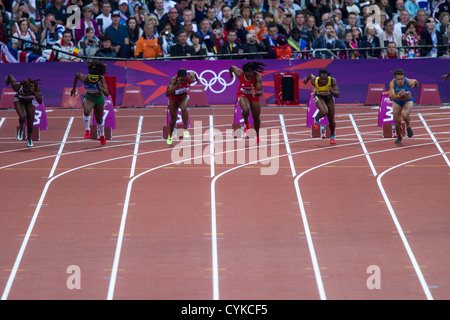 Start der Frauen 100-Meter-Halbfinale bei den Olympischen Sommerspielen 2012 in London Stockfoto