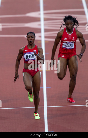 Carmelita Jeter (USA) im Wettbewerb mit den Frauen 100 Meter Halbfinale bei den Olympischen Sommerspielen 2012 in London Stockfoto