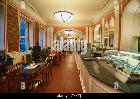 das berühmte Cafe Louvre, Prag, Tschechische Republik Stockfoto