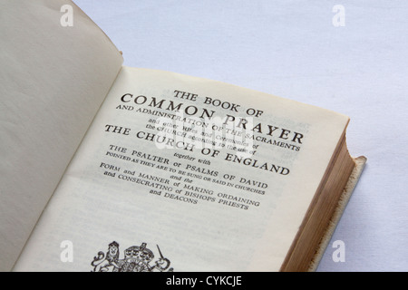 Das Book Of Common Prayer (1662) Titelblatt auf weißem Hintergrund Stockfoto