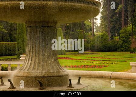 WA05573-00... WASHINGTON - Brunnen im formalen Garten Duncan im Manito Park in Spokane. Stockfoto