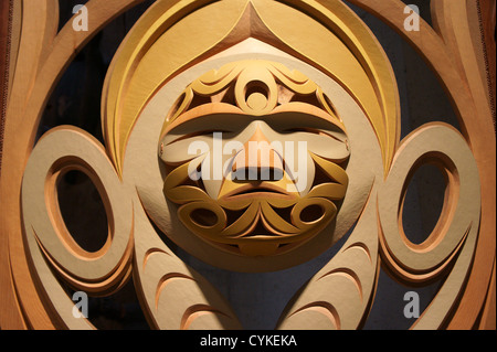 Detail der Skulptur zum Anteil History (2006) von John Marston, Küsten-Salish, Museum of Anthropology (MOA), Vancouver, BC, Kanada Stockfoto