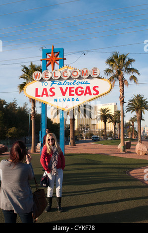 Fotografieren auf der weltberühmten willkommen Fabulous Las Vegas Sign, Las Vegas, Nevada. Stockfoto