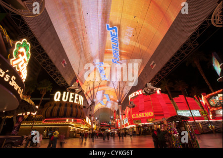 Nachts an der Fremont Street Experience Neonlichter Las Vegas, Nevada, USA. Stockfoto