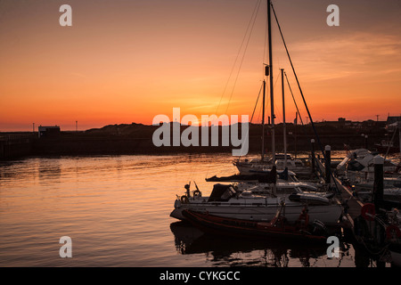 Burry Dichter Hafen bei Sonnenuntergang Stockfoto