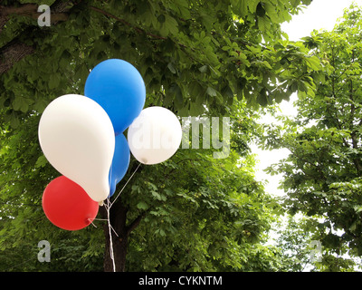 Luftballons - rot, weiß und blau Stockfoto