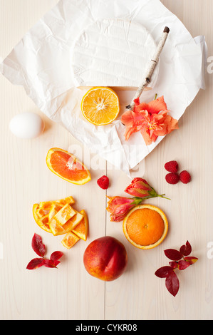 Orange Käse Bindfäden und Blumen Stockfoto