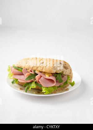 Schinken und Rucola-Salat-sandwich Stockfoto