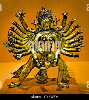 Durga als Slayer des Büffel Dämon Mahisha Mahishasura Mardini14th – 15. Jahrhunderts Nepal Kupfer eingelegt mit Halbedelsteine 21 cm Stockfoto