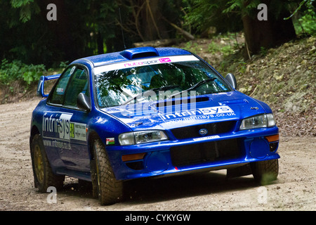 1997 Subaru Impreza WRC mit Fahrer Roger Duckworth auf der Rallye inszenieren auf die 2012 Goodwood Festival of Speed, Sussex, UK. Stockfoto