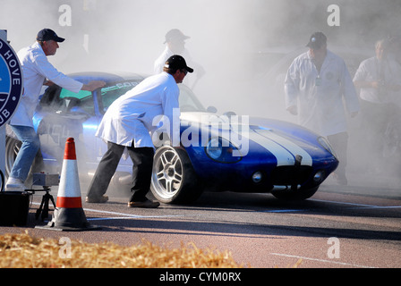 Reifen Rauch an Auto-Rennen-Start Stockfoto