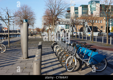 Dublinbikes Bike-sharing-System am Zollhaus Kai Dublin Irland Stockfoto