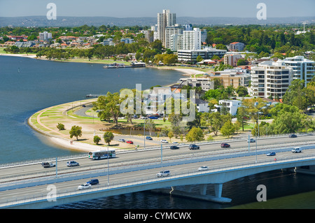 Narrows Bridge über Swan River in Perth. Stockfoto