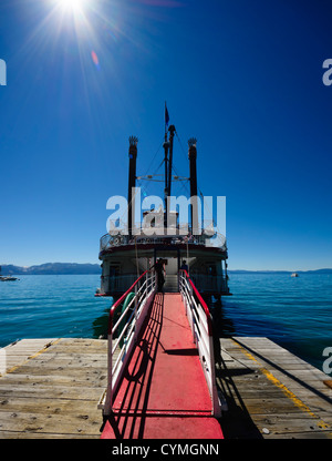 Lake Tahoe - Kreuzfahrt auf der MS Dixie II Schaufelrad-Dampfer. Stockfoto