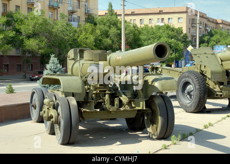 Haubitze - eine großkalibrige Waffe der Zeiten des zweiten Weltkriegs. Stockfoto