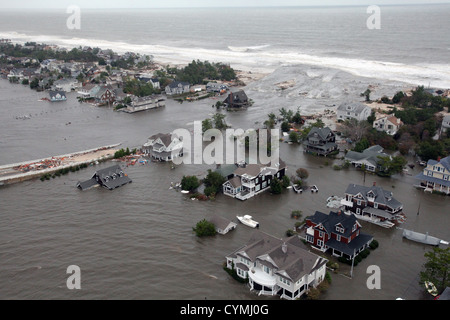 Luftaufnahmen der Schäden durch Hurrikan Sandy an der New Jersey Küste während einer Suche und Rettung Mission von 1-150 Assault Helicopter Battalion, New Jersey Army National Guard, 30. Oktober 2012 genommen. (US Air Force Foto von Master Sergeant Mark C. Olsen/freigegeben) Stockfoto