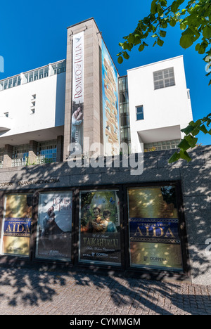 Die Finnish National Opera auf Töölönlahti Bucht in Töölö, Helsinki, Finnland Stockfoto