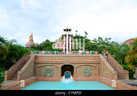 Der "Tower of Power"-Wasserrutsche im Siam Park an der Costa Adeje auf Teneriffa, Kanarische Inseln Stockfoto