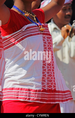 Deori Stämme, Frauen Tanz am Namdapha Eco Kulturfestival, Miao, Arunachal Pradesh, Indien Stockfoto