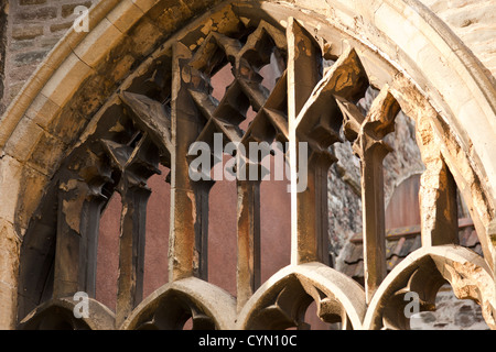 Kirche von 1390 bis 1460 mit schiefen Turm erbaut, bombardiert und zerstört im 2. Weltkrieg, Bristol, UK. Stockfoto