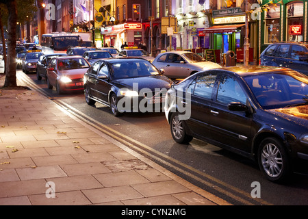 geschäftigen Dublin Verkehr Junggesellen Spaziergang im Stadtzentrum Dublin Irland Stockfoto