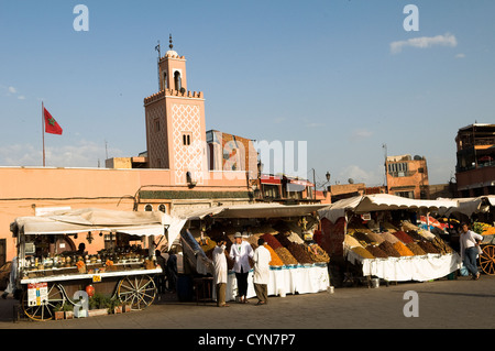 Getrocknete Muttern in die Djmaa el Fna SQ in Marrakesch, Marokko verkauft. Stockfoto