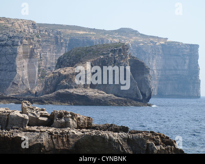 Eine monumentale Felsen in einer Bucht auf Malta Stockfoto