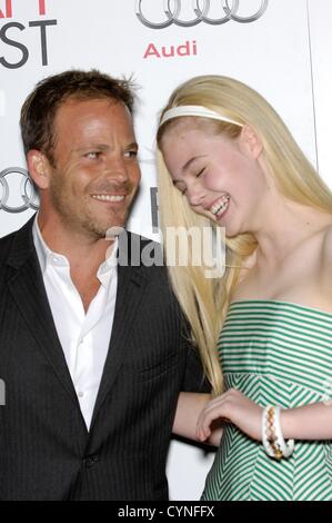 Stephen Dorff, Elle Fanning im Ankunftsbereich für AFI FEST 2012 Premiere von ZAYTOUN, Graumans Chinese Theatre, Los Angeles, CA 7. November 2012. Foto von: Michael Germana/Everett Collection Stockfoto