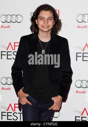 Max Burkholder im Ankunftsbereich für AFI FEST 2012 Premiere von Ingwer und ROSA, Graumans Chinese Theatre, Los Angeles, CA 7. November 2012. Foto von: Emiley Schweich/Everett Collection Stockfoto