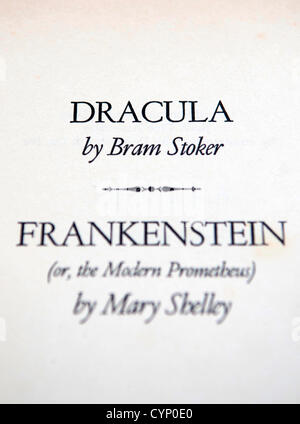 Bram Stoker Bücher - UK 8. November 2012: Dracula-Buch von der gefeierten Schriftsteller Bram Stoker auf seinem 165. Geburtstag heute. Dieses Buch 1973 verfügt auch über Frankenstein von Mary Shelley. Stockfoto