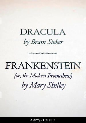 Bram Stoker Bücher - UK 8. November 2012: Dracula-Buch von der gefeierten Schriftsteller Bram Stoker auf seinem 165. Geburtstag heute. Dieses Buch 1973 verfügt auch über Frankenstein von Mary Shelley. Stockfoto