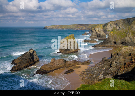 Carnewas und Bedruthan Steps an der Küste von North Cornwall zwischen Padstow und Newquay in Cornwall England UK Stockfoto