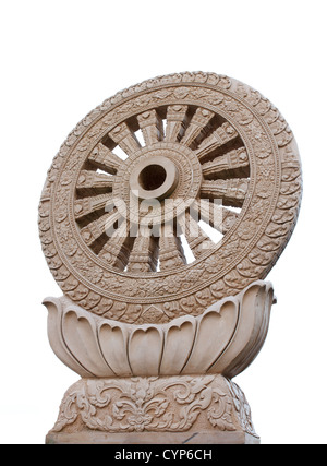 Rad des Dhamma isoliert auf weißem Hintergrund Stockfoto