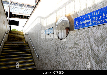 U-Bahn-Schritte in Aylesbury Stockfoto