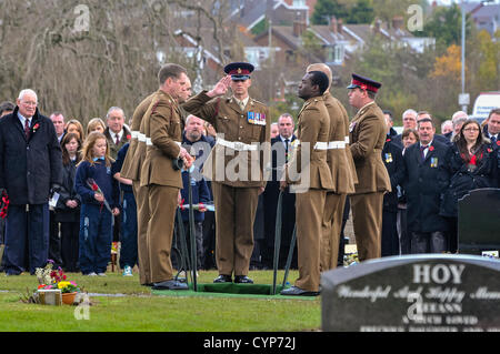 8. November 2012, Comber, Nordirland.  Mehr als 1000 Trauergäste nahmen an der Beerdigung von Corporal Channing Day (25) von 3 Medical Regiment, bei einer Schießerei tödlich verletzt wurde, während im Afghanistan.She dienen die dritte britische Frau, die während des Dienstes in Afghanistan seit 2001 gestorben war. Stockfoto